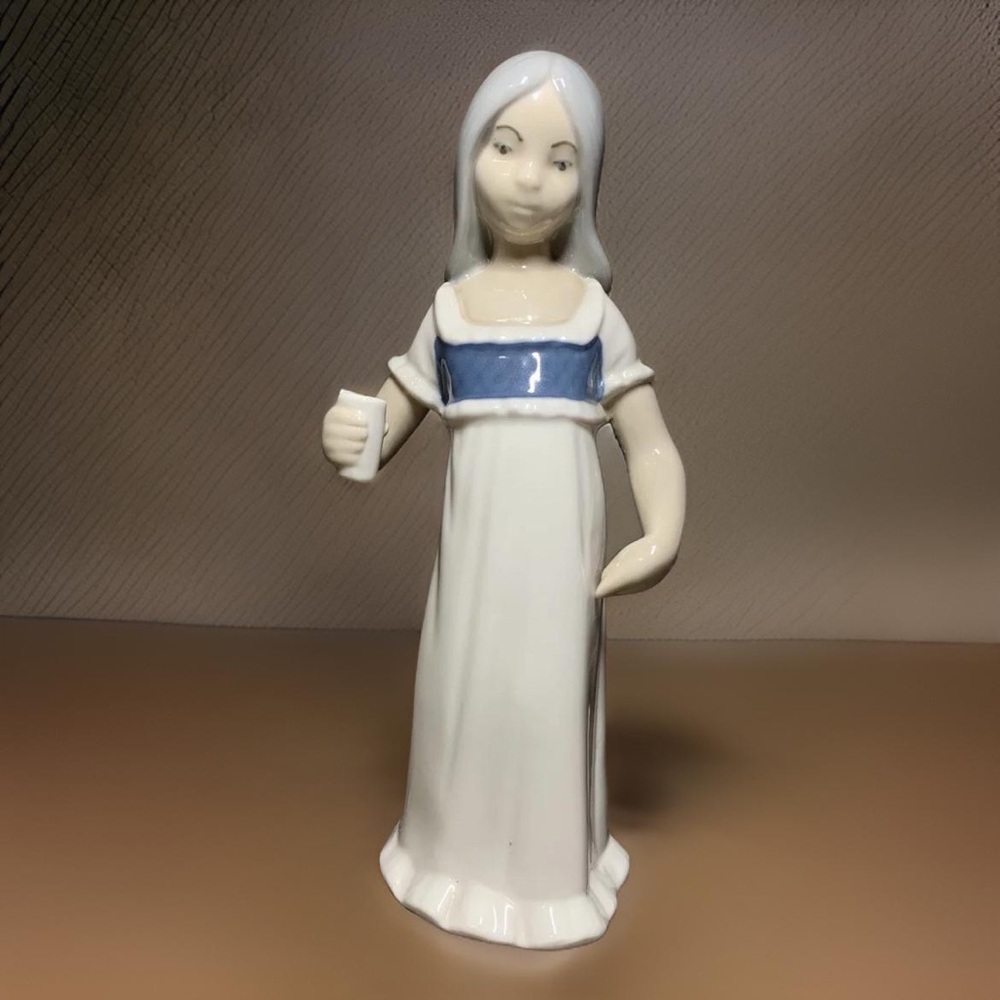Vintage Rex Valencia Spain D’Avila Porcelain Young Girl In Nightgown Figurine